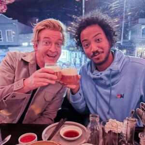 Rhys Darby Instagram - Look who I ran into at my local.
Welcome to Aotearoa NZ @sambaschutte 
#ourflagmeansdeath2