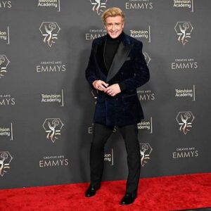 Rhys Darby Instagram - Red Carpet for the Creative Arts Emmys. @televisionacad #creativeartsemmys @helenanthonyofficial jacket, @brooksbrothers turtleneck, @dukedexter loafers. Style by @mikeystyles
