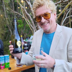 Rhys Darby Instagram - Quite the party! @rosiecd and I held our joint 50th in Aotearoa NZ, celebrating our half-century in style with friends and family. A special thanks to all the locals who kept us fed and watered (deliciously) @brancottestate wines, @malfygin amazing gin bar! wines by @pernodricardnz and @sculptureum.nz, cool as beer bar by @8wiredbrewing, bubbles by @matakanaestate, beautiful pizzas by @perfectlyimperfectpizza, more kai by @leighfishnz, @warkworthbutcherynz and rad pies by @pioneerpieco
