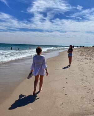 Rhys Olivia Cote Instagram - Such a fun week in Florida visiting my Grammy, Grandpa & our friends! Now off to Nashville!! #jupiterflorida #palmbeachgardens #melbourneflorida #singerisland #loggerheadmarinelifecenter #dogbeach #family #friends #love #sunshine ➡️➡️➡️➡️➡️➡️ 🏝️🏖️🌴☀️