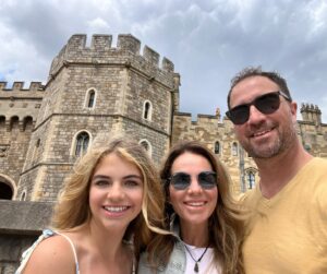 Rhys Olivia Cote Instagram - DAY 4. WINDSOR CASTLE &  OXFORD! So happy we even got to see Amy @ Ernie!! @amys.shots ❤️❤️ ➡️➡️➡️➡️#windsorcastle #windsor #oxford #oxforduniversity #england #uk #traveltheworld #europe #european #blessed #grateful #itsagoodlife #rhysolivia #rhyscote