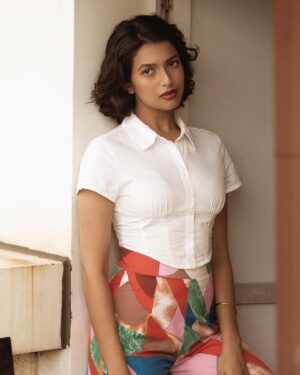 Ria Nalavade Instagram - All good things to those who wait. But not just wait - wait and create, and reciprocate. 

@cocomumbai @kausttubh_kambhhle @drishtiagarwal_artistry