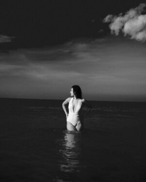 Ria Nalavade Instagram - Every time I’m near water, I feel more alive. Something about the ocean tells me that us, and all our problems are so small in front of the vastness, the majesty, the POWER of it. It forces you to be humbled. 
It forces you to listen. 
It forces you to let go. 

Photos - @ayushsaxx