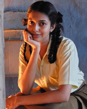 Ria Nalavade Instagram - A look from a short film I did with @ftiiofficial @omkar.barve recently 🔅 
How did the short hair get into the braids is still a mystery 
Can’t wait to share it with you guys ♥️

Photo and awesome Co-actor credits @suvratjoshi