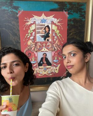 Ria Nalavade Instagram - Behind the scenes of a wonderful day with @goodmorningfilms 🏆 on @anvita_dee ‘s set 🎬 
Literally the most beautiful ad film set I’ve seen in my life