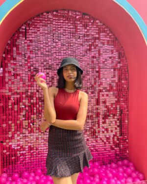 Ria Nalavade Instagram - Leave it to Nykaa to make you look good, eat good and take 100 pictures while you’re at it. ⚡️@mynykaa @nykaaland @bookmyshowin @bookmyshow.live #iamatnykaaland #beautysbiggestplayground @charlottetilburyskincare