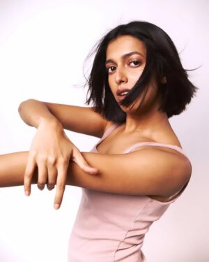 Ria Nalavade Instagram - Entering a wonderful phase of prioritising my own time and reconnecting with a long lost friend - me 🙋🏻‍♀️

Styling @cocomumbai 
Hair and makeup @abhishekindu 
Photos @ayushsaxx