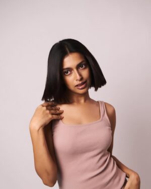 Ria Nalavade Instagram - Entering a wonderful phase of prioritising my own time and reconnecting with a long lost friend - me 🙋🏻‍♀️

Styling @cocomumbai 
Hair and makeup @abhishekindu 
Photos @ayushsaxx