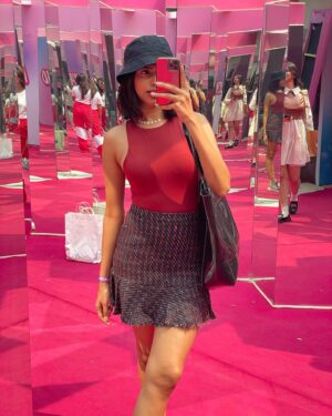 Ria Nalavade Instagram - Leave it to Nykaa to make you look good, eat good and take 100 pictures while you’re at it. ⚡️@mynykaa @nykaaland @bookmyshowin @bookmyshow.live #iamatnykaaland #beautysbiggestplayground @charlottetilburyskincare