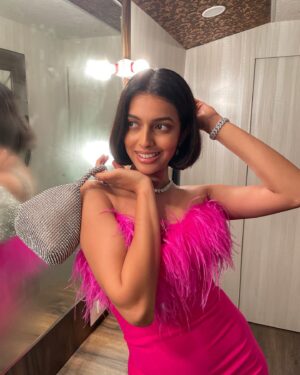 Ria Nalavade Instagram - Chilling in @khushi05k ‘s gorgeous dress ♥️⚡️ 
@hawwasamples 🙋🏻‍♀️
@cleondsouzaa the best dress genie 🧚