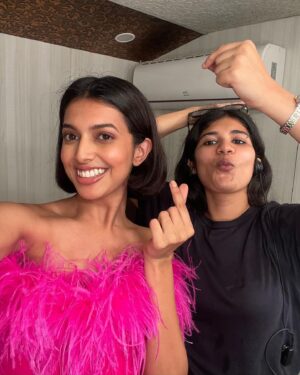 Ria Nalavade Instagram - Chilling in @khushi05k ‘s gorgeous dress ♥️⚡️ 
@hawwasamples 🙋🏻‍♀️
@cleondsouzaa the best dress genie 🧚