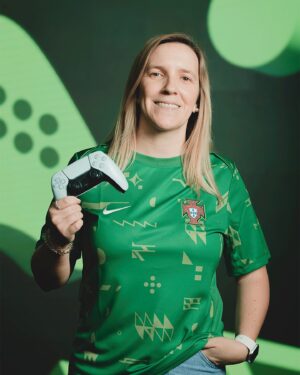 RicFazeres Instagram - Um equipamento para os que ajudaram a 𝗰𝗼𝗻𝘀𝘁𝗿𝘂𝗶𝗿 a Comunidade 💚 sempre com o ideal de que #NuncaSeráSóUmJogo. 🎮

🛍️ Disponível em portugalstore.fpf.pt