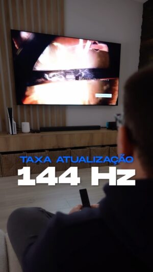 RicFazeres Instagram - Uma das nossas principais companhias cá de casa, a #NeoQLED da @samsungportugal 🤩

Tem 75’’, uma resolução de 4K e é a primeira TV com 144 Hz... o que dizer mais? É belíssima esteticamente e é surreal para ver filmes, séries e ainda podes jogar!!

Acabámos por adquirir uma Soundbar para tornar a experiência sonora cá em casa ainda mais imersiva, mas agora tu também podes ter uma!

A Samsung está com uma campanha especial até 7/04/2024: na compra de um dos modelos de TV selecionados, podes receber uma Soundbar no valor de até 1499,99€. Consulta todas as condições em Samsung.com/pt.

#parceria
