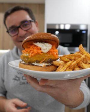 RicFazeres Instagram - Que gozo me está a dar fazer esta nova série “NA COZINHA COM O RIC”, os comentários, as mensagens nas redes, o carinho, toda a emoção nas vossas palavras, gestos, abraços e toques neste no evento deste fim de semana em Matosinhos. OBRIGADO a todos 😍🤩
