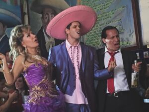 Ricardo Abarca Instagram - #tb 
Recuerdo de una de las secuencias mas divertidas de mi carrera con este par @maraescalante3 y @eltaracena 
Alguien recuerda la canción que entonamos en esta escena?