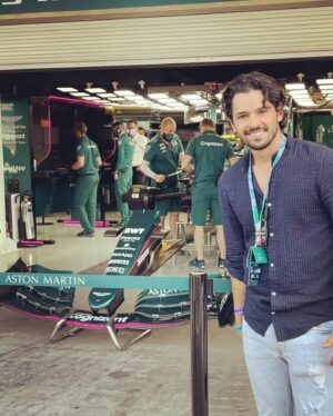 Ricardo Abarca Instagram - Gran experiencia la de este fin de semana. 
Bravo @schecoperez por darlo todo y regalarnos esta Alegría. 
#gpmexico #f1 #vivaméxico 👊🏽
.
.
.
Los envidiosos dirán que el buen Checo no esta mirando directo al lente de la cámara. 😂
Y ustedes? 
Disfrutaron la carrera?