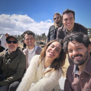 Ricardo Abarca Instagram - Con l@s cracks de #PactoDeSilencio
Ya la vieron? Si no, es un buen fin de semana para verla en NETFLIX.