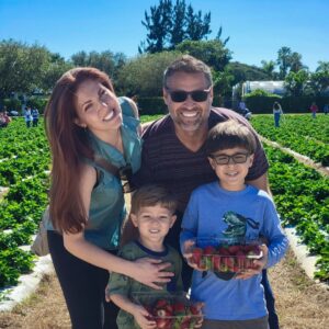 Ricardo Álamo Instagram - Cosechar ❤️❤️❤️👨‍👩‍👦‍👦🐝 recoger lo que se siembra ❤️❤️❤️