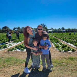 Ricardo Álamo Instagram - Cosechar ❤️❤️❤️👨‍👩‍👦‍👦🐝 recoger lo que se siembra ❤️❤️❤️