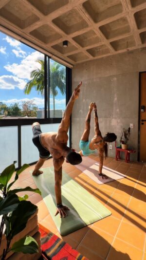 Ricardo Barbato Instagram - Não é sobre forma. É sobre sensação.

Movimentar o corpo livremente na tentativa de entender suas necessidades e avaliar suas capacidades faz parte do processo de auto-conhecimento.

É preciso explorar a máquina para entender seu funcionamento.

Independente da forma, do tipo de prática, o movimento precisa fazer parte da sua rotina.

M U V Y O G A ⚡️

Pro Mat By @ekomatyoga // cupom: ricardo.barbato = 20%off

#yoga #yogaflow #movement #flow #yogateacher #fitness #bodyweight #healthy #lifestyle #strenght #training #mobility #men #wellness