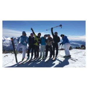Ricardo Darín Instagram - En familia ⛷🎿 @florenciabas @chinodarin @claradarin @ursulolita @astridvdbk @elpichubrc -----------------------
@cerrocatedralok @infiniteyewear