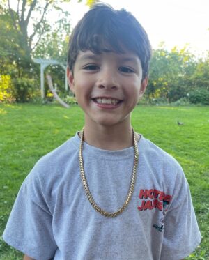 Ricardo Lamas Instagram - Little man’s Cuban link came in.  Why is my som cooler than me? (He wanted to take a fight stance pic 😂) Big thanks to @cmglinks and @chains_by_meddy for taking care of us!

#cubanlink #cubanlinkchain #likefatherlikeson #chipofftheoldblock