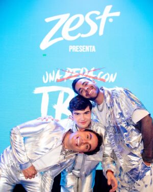 Ricardo Peralta Instagram - YA VA A EMPEZAR EL SHOW 
¡UNA PEDA CON TRÍO DE TRES! 
Próximamente en su ciudad 🤩 
KHEEEEEEEEEE!?!??
De mega MAs @zest_mexico