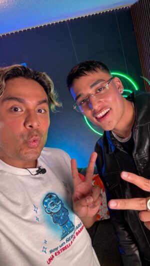 Ricardo Peralta Instagram - NO SABEN CÓMO AMÉ A @elmalilla_ !!!
Dios te bendiga mijo ! 
A seguir rompiéndola y a seguir siendo LO MÁXIMO!!
Esperen próximamente el gran video!!! 
#StreamElMalilla Y QUE VIVA EL REGGAETÓN MEXA!!!!!! Y VIVA VALLE DE CHALCO!!!