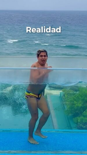 Ricardo Peralta Instagram - Metan a sus hijas a natación desde pequeñas 🤡
•
Esa panza que se ve ahí es IA lo es real ehhhh 🫨