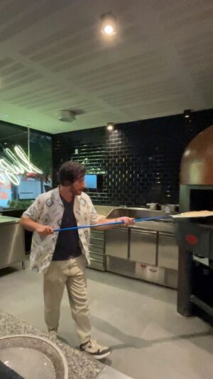 Ricardo de Sá Instagram - 🔔 Pizza no forno? Check! 🍕 Próxima paragem: @luzzopizzaria na Av. Igreja em Lisboa! ✨ 

Antes de ir para a ante-estreia no cinema São Jorge, não resisti a experimentar a nova ementa. Uma combinação perfeita antes de uma noite de cinema! 🎬🍿 

@bocaboca.pt