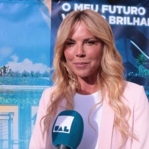 Ricardo de Sá Instagram - Decorreu ontem, dia 7 de maio, a apresentação pública da campanha de publicidade aos ingressos da Universidade Autónoma de Lisboa.  O evento, realizado no auditório principal da Universidade, contou com as intervenções de Manuel Serejo, responsável de comunicação e de marketing do Grupo Autónoma, de João Monsanto, Presidente da agência criativa Laranja Mecânica e de André Miranda, responsável da produtora Corner Studio, que contruiu e idealizou os cenários do filme publicitário. 

Na sessão marcaram presença os atores e personagens da campanha Oceana Basílio e Ricardo Sá, para além de um conjunto de caras conhecidas do grande ecrã.

Com o título “FUTURO  BRILHANTE” a nova campanha, para além de promover as condições de acesso à oferta formativa de licenciaturas, ao próximo ano letivo, surpreendeu tudo e todos com a criação pioneira da Praça do Marquês no ano de 2224!

O futuro vive agora de mãos dadas com o presente num lugar de excelência. 

AUTONOMA. PRIVADA POR EXCELÊNCIA.