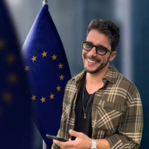 Ricardo de Sá Instagram - Já votaste ? Estejas onde estiveres podes votar em qualquer mesa de voto. Só precisas de levar o teu cartão de cidadão. Vê o link na bio e nos stories @parl.europeuportugal 🇪🇺 🗳️