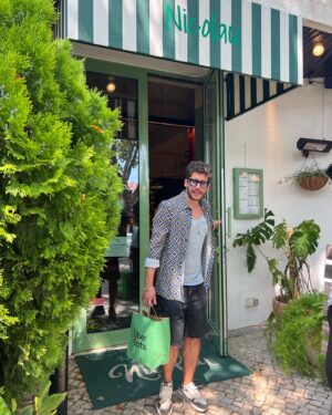 Ricardo de Sá Instagram - Domingo é dia de brunch! 🪩🥞Pequeno-almoço no @nicolaucascais , viagem pela marginal com vista mar. Passeio com a Liz no parque e @brunchlisboa 

Mais alguém teve um domingo como o meu ? 😉