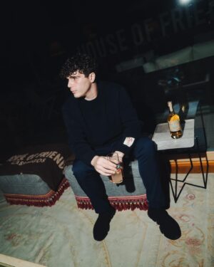 Riccardo Mandolini Instagram - ❄️❄️❄️ @casamigos @tramp.it #houseoffriends