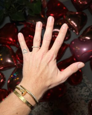 Riccardo Simonetti Instagram - I thought a long time about if and how I am telling you this, but I simply don’t find the right words. so here we go: we are engaged 🥹💍🫶🏼 #LoveWins