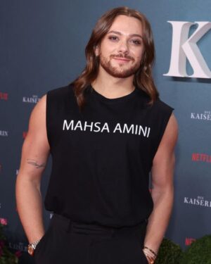 Riccardo Simonetti Instagram - Last night I went to a screening of "Die Kaiserin" - @netflixde told me the dresscode was "dress to impress" and right now I am mostly impressed of the bravery of Iranian and Kurdish women.

I am impressed but also deeply confused and shocked of what is happening in the world right now.

I decided to wear a Shirt that says #mahsa_amini because I wanted to bring attention to her and the movement that started since she was killed. The fact that so many people (kindly, not shady) asked me if #mahsaamini was a brand, showed me that we need to talk more about her.

I am also aware that that was not her real name and she was actually Jina. But I still decided to write the other name on my shirt because I felt like more people would see and understand it 🙏🏼

I learnt a lot about what was going on through the accounts of @duzentekkal and @playgirlnikaa - who is looking for women to collaborate with her. She is also sharing things you can do to help now. Don’t be silent ❤️