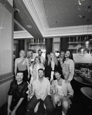Riccardo Simonetti Instagram - Today is someone’s special day 👀🥹✨🤞🏼 Lieber @tobikop vor ein paar Tagen saßen wir noch im @pots.restaurant im @ritzcarltonberlin und haben deinen fast-Geburtstag gefeiert, einfach weil man jede Gelegenheit nutzen muss, um DICH hochleben zu lassen! ❤️ Du bist ganz ganz oft der Mann im Hintergrund und ich wünsche dir, dass du dich heute definitiv wie der Main Character deines Lebens fühlen wirst, denn das bist du für mich. Keiner ist so engagiert, humorvoll, emotional und aufopferungsvoll für die und das was er liebt, wie du! Und es ist mir eine Ehre, dass du meine 2. Mami, mein Trauzeuge, mein Manager und mein Freund bist! 🎂 We all love you so so much and hope you have the best day! Happy, Happy Birthday von ganzem Herzen 💞