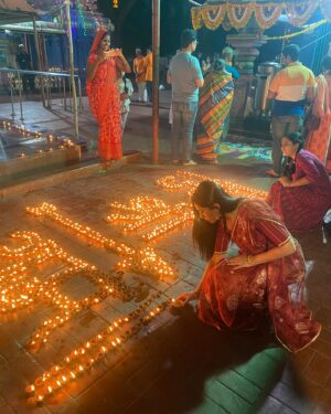 Richa Joshi Instagram - Jai Shree Ram 🙏🏻🪔🪷

.
#explore #festival #rammandirayodhya #blessings #prayers #indian #india #explorepage #saree #jaisreeram #temple #rammandir #hanumantemple