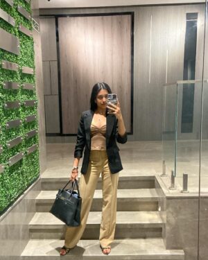 Richa Joshi Instagram - 2024 Energy 🖤🤎❤️‍🔥 

#instagood #newbeginnings #bossbabe #instagramnails #inspo #pinterest #pinterestinspired #newme #richajoshi #explorepage #fyp #explore #fitnessgirl #neutralstyle #ootd #fallfashion