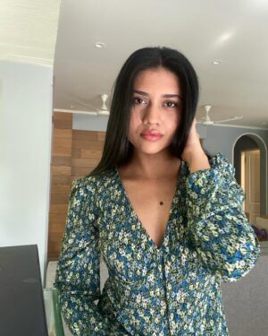 Richa Joshi Instagram - THE MUSE. 

.

#explorepage #explore #fyp #indian #longhair #blackhair #indianaesthetics #posing #pinterestinspired #itgirl #simplefits #basicfit #chic #loveyourself