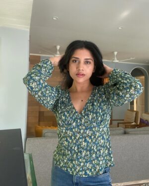 Richa Joshi Instagram - THE MUSE. 

.

#explorepage #explore #fyp #indian #longhair #blackhair #indianaesthetics #posing #pinterestinspired #itgirl #simplefits #basicfit #chic #loveyourself