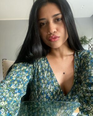 Richa Joshi Instagram - THE MUSE. 

.

#explorepage #explore #fyp #indian #longhair #blackhair #indianaesthetics #posing #pinterestinspired #itgirl #simplefits #basicfit #chic #loveyourself