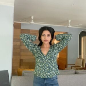 Richa Joshi Instagram - THE MUSE. 

.

#explorepage #explore #fyp #indian #longhair #blackhair #indianaesthetics #posing #pinterestinspired #itgirl #simplefits #basicfit #chic #loveyourself