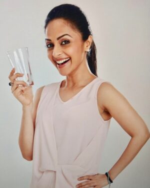 Richa Pallod Instagram - Who will replenish my 🥤#Friday shoot !!