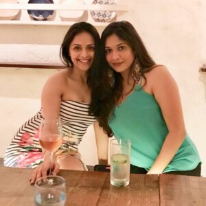 Richa Pallod Instagram - Years go by we still need no filter and Thursday nights continue !! Bestie #long due 👯‍♀️👯‍♀️👯‍♀️#thursdaynight #nofilter #besties#dine