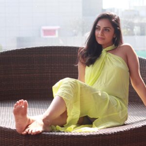 Richa Pallod Instagram - Wading into 2021 with vigor and determination and  heart filled with gratitude and empathy. Wish, hope and pray for all your unfulfilled dreams. Happiness and good healthy to all2021 🤞🙏😊be kind to humanity.