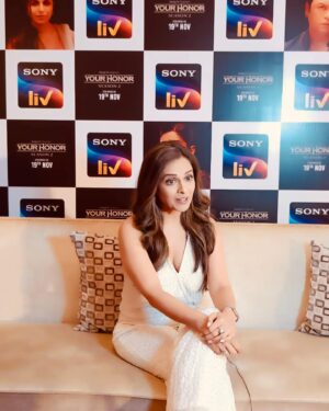 Richa Pallod Instagram - #YourHonor season 2 Nov 19th on Sonyliv .. Thank you @eniwas @applausesocial @sonylivindia @official_sphereorigins for this wonderful opportunity. I have had a great experience shooting this one… l