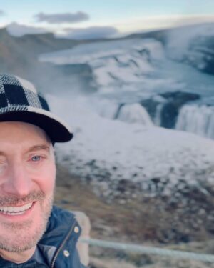 Richard Armitage Instagram - I did a mad dash to Gullfoss and met some old geezers on the way back. Had to rush back to a screening of Gaslight and an interview with Neil Gaiman. Jaw dropped at Iceland Noir in every possible way.