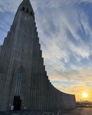Richard Armitage Instagram - I guess I’m returning to Reykjavík. What an incredible place. Hallgrímskirkja 🇮🇸