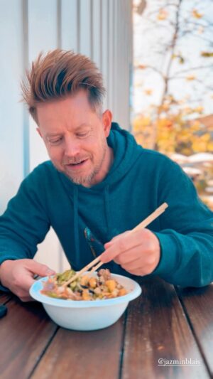 Richard Blais Instagram - Favorite poke ingredients? 🍣 🥭 🧅 🧄 🫚 🌿 🌶️